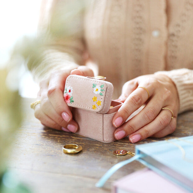 Embroidered Flowers Petite Velvet Ring Box Pink