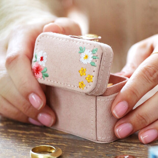 Embroidered Flowers Petite Velvet Ring Box Pink